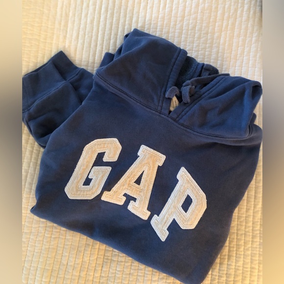 Gap Classic Logo Hoodie - Picture 2 of 5